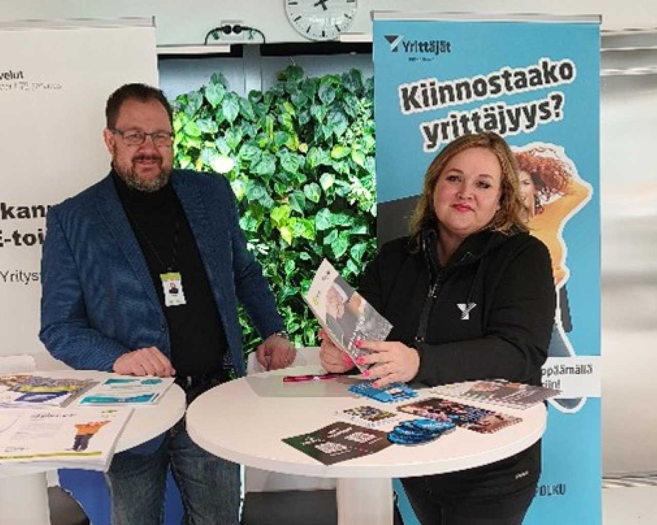 Omistajanvaihdosfoorumi – Uutiset: Omistajanvaihdosten edistämistä Pirkanmaalla – hankkeen matkassa. Omistajanvaihdosten pop up -pisteellä TE-palveluiden asiantuntija Markus Pikan kanssa TAKKin Nirvan kampuksella